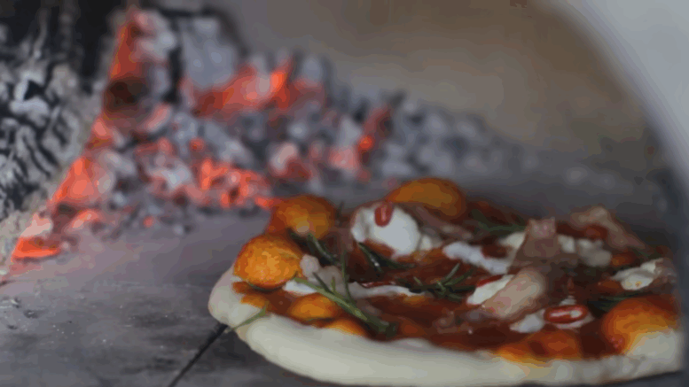 Pizza sütés kemencében hőfok