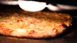 Pizza sütése
